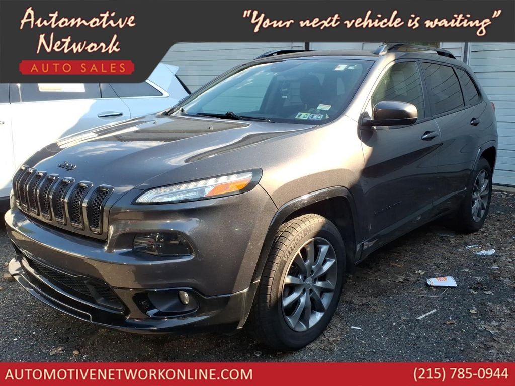 2018 Jeep Cherokee Latitude in Granite Crystal Metallic Clearcoat — front three-quarter view