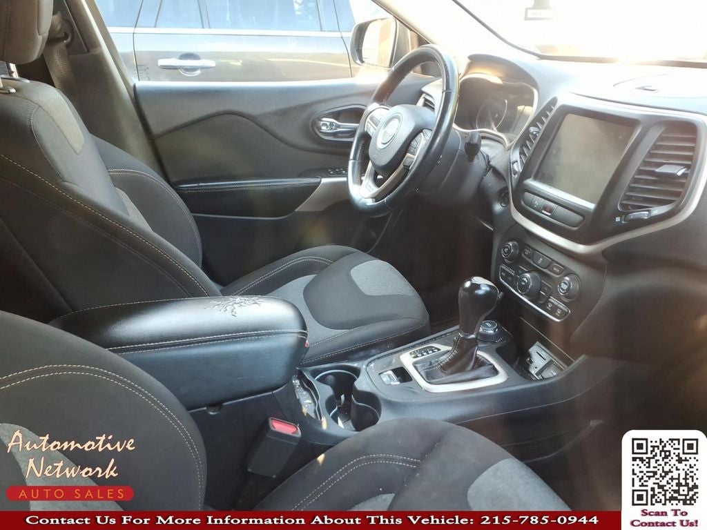 2018 Jeep Cherokee — interior view