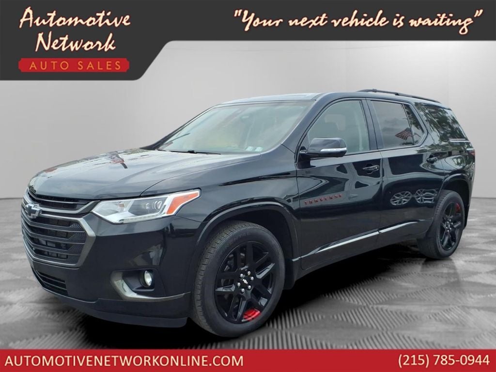 2020 Chevrolet Traverse Premier in Mosaic Black Metallic — front three-quarter view