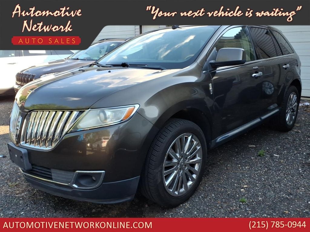 2011 Lincoln MKX Base in Earth Metallic — front three-quarter view
