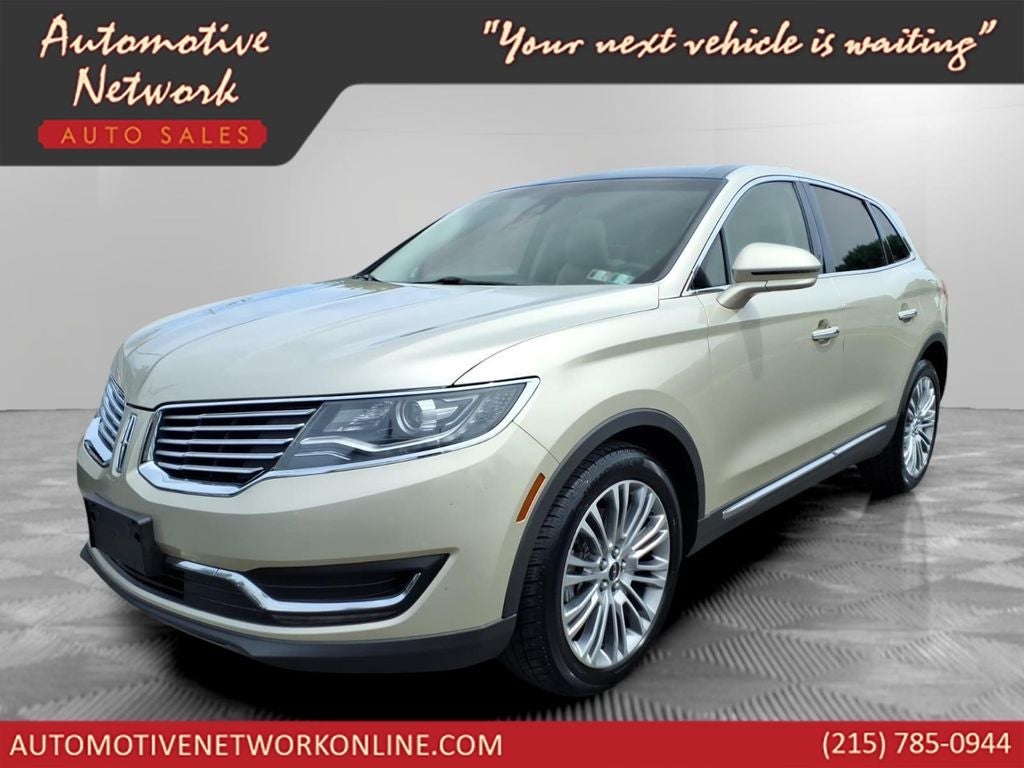2017 Lincoln MKX Reserve in White Gold Metallic — front three-quarter view