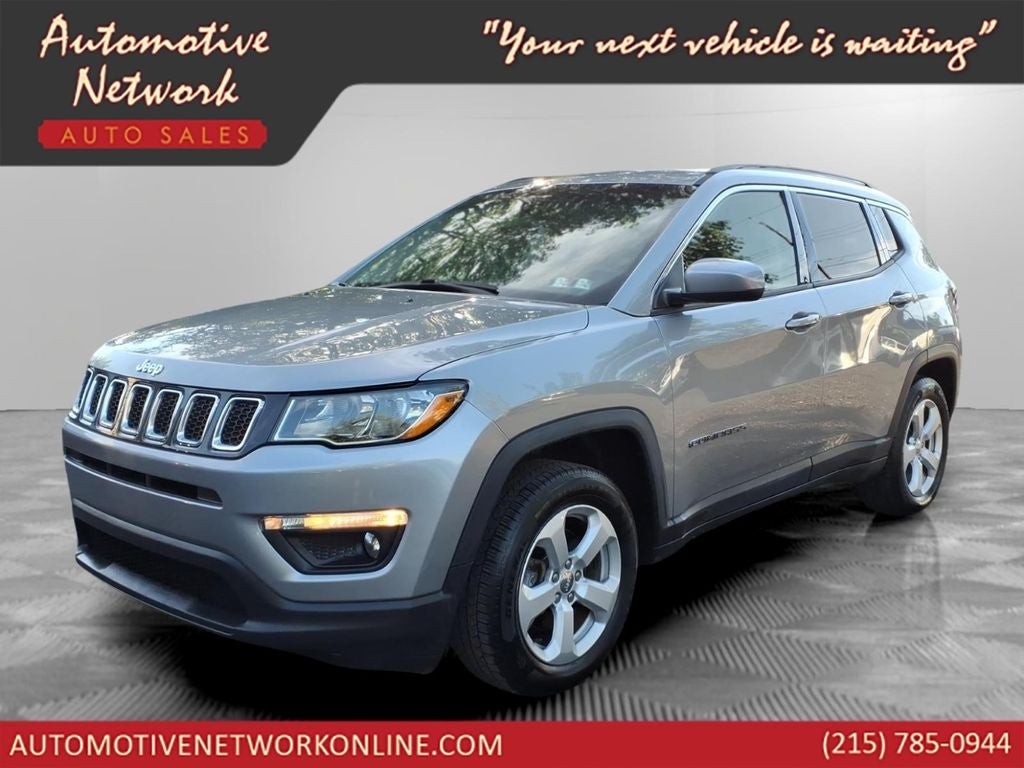 2018 Jeep Compass Latitude in Billet Silver Metallic Clearcoat — front three-quarter view