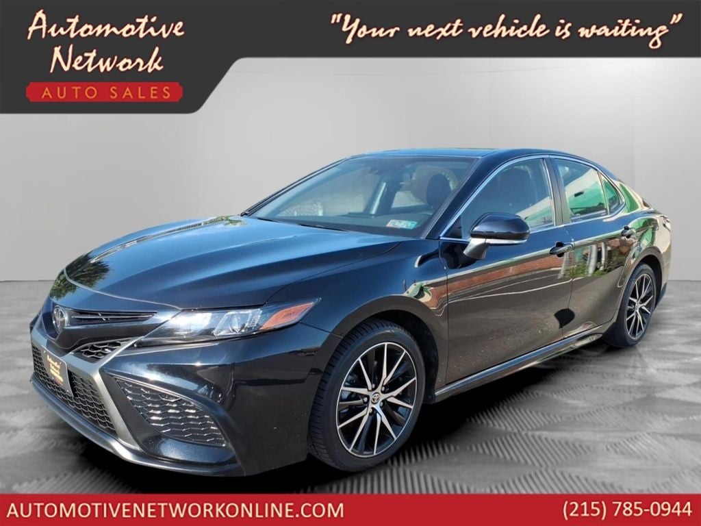 2022 Toyota Camry SE in Midnight Black Metallic — front three-quarter view