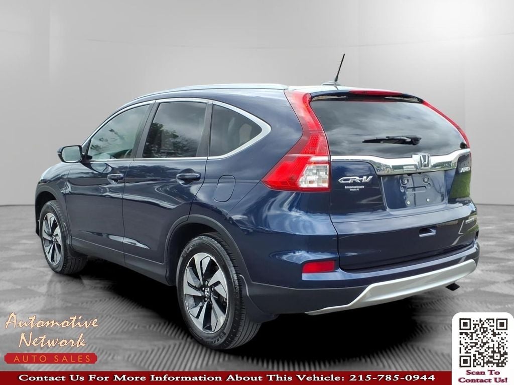 2015 Honda CR-V — rear three-quarter view