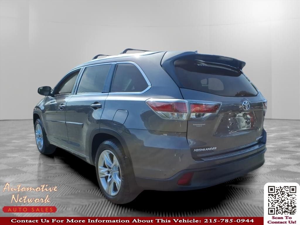 2016 Toyota Highlander — rear three-quarter view
